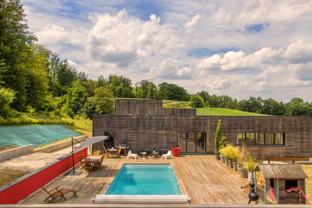 Piscine avec volet hors sol et plages en pin autoclave